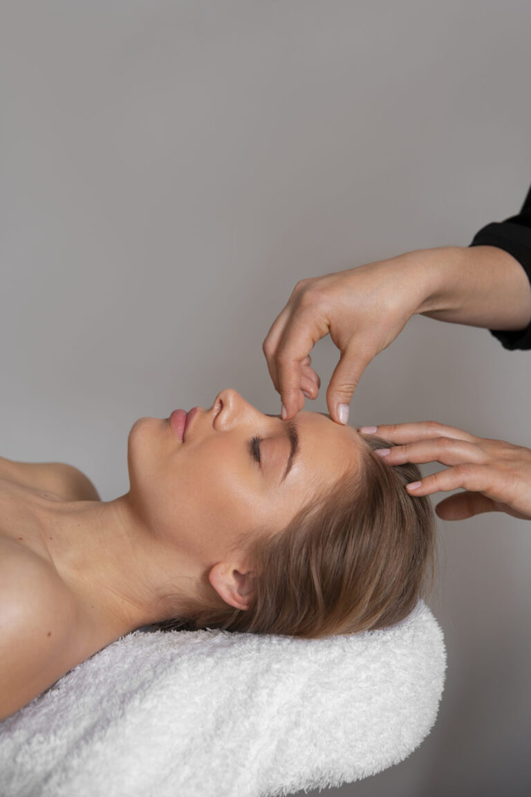 female masseur giving back massage client scaled 1
